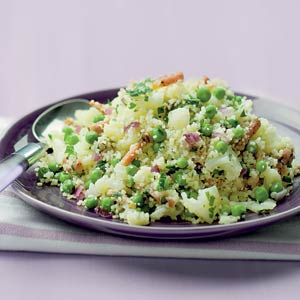 Couscous met bloemkool, tuinerwten en spekjes